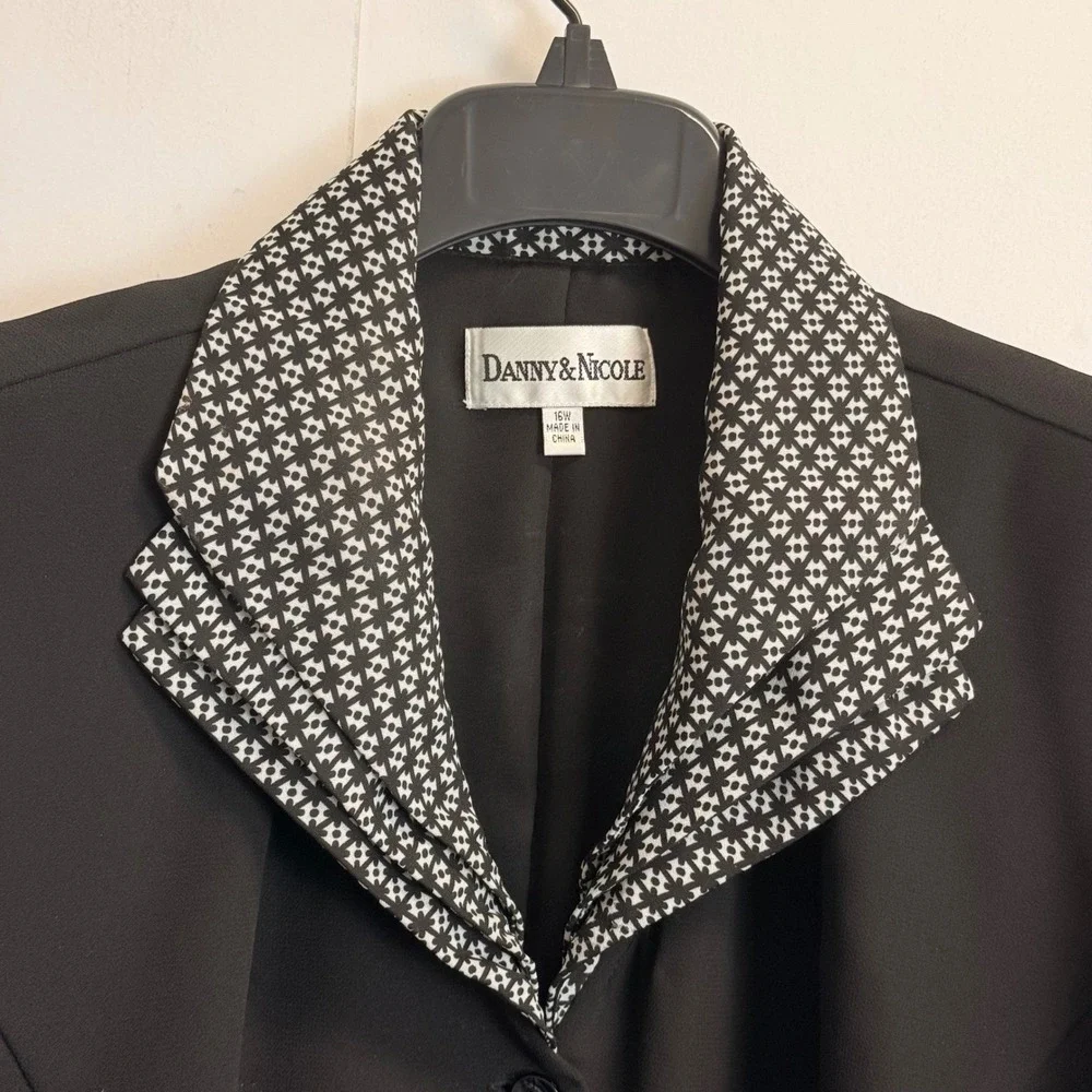 Danny & Nicole Womens 16W Skirt Suit Set Black White Patterned Ruffle Hem Jacket